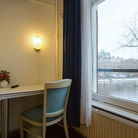 Titus Centre מלון