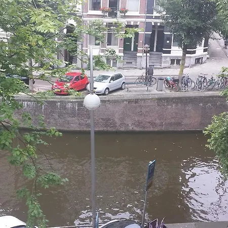 Titus Centre מלון