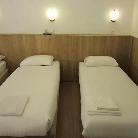 Titus Centre אמסטרדם